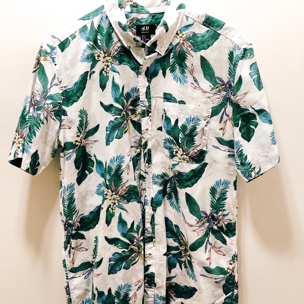 H&M Medium Tropical relaxed fit button down.